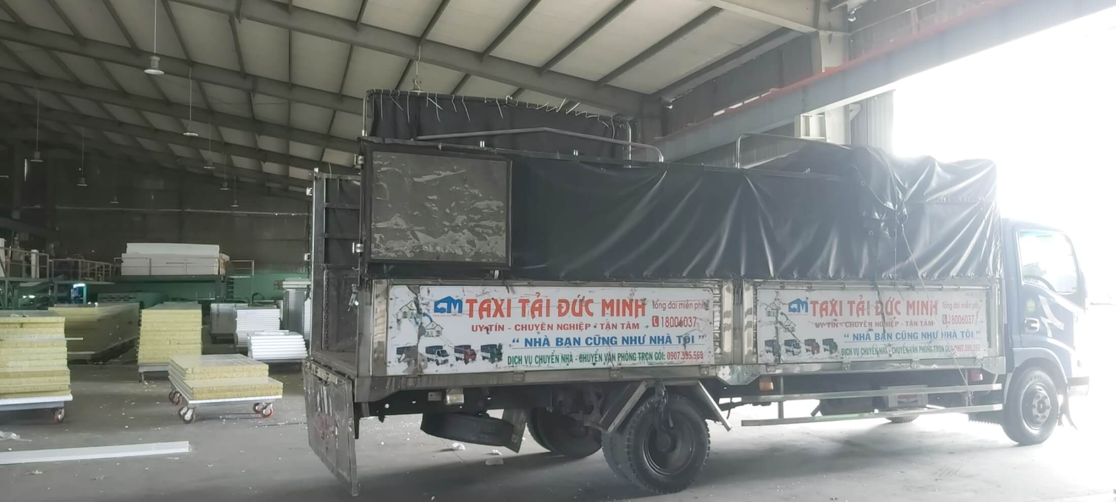 xe tải chở hàng tại tphcm